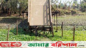 বরগুনায় সেতু ভেঙে নদীতে, দুর্ভোগে দুই পারের বাসিন্দারা