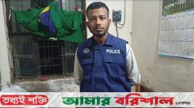পিরোজপুরে জনতার হাতে ভুয়া পুলিশ সদস্য আটক