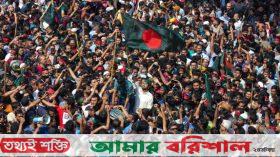 পায়ে হেঁটে জনতার কাতারে নাহিদ, বললেন ‘লড়াই শেষ হয়নি’