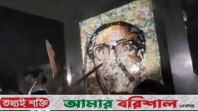 ধানমন্ডি ৩২ নম্বরে ভাঙা হলো শেখ মুজিবের ম্যুরাল