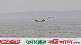 মনপুরায় নিষেধাজ্ঞার প্রথম দিনে মৎস্য বিভাগের উদাসিনতা; মেঘনায় মাছ ধরছে শতশত নৌকা