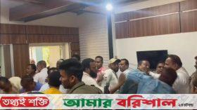 ইউএনওর কক্ষেই জামায়াত নেতাদের বেধড়ক পেটালেন বিএনপি নেতারা