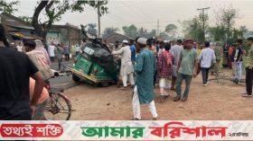 অটোরিকশায় বাসের ধাক্কা, প্রাণ গেল বাবা-মা-শিশুপুত্রসহ ৫ জনের