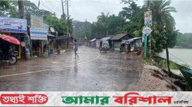 ঝালকাঠিতে ভারি বৃষ্টিপাত, বেড়েছে ভোগান্তি