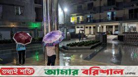 কুয়াকাটায় ভারী বর্ষণে হোটেলবন্দি পর্যটকরা, বাড়ল দুর্ভোগ