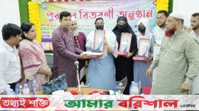 লালমোহনে বৃত্তিপ্রাপ্ত কৃতি শিক্ষার্থীদের ক্রেস্ট ও সনদ প্রদান