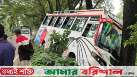 বরিশালে যাত্রীবাহী বাসের ধাক্কায় পথচারী নিহত, আহত ৬