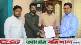 সড়ক ও ড্রেনেজ নির্মাণের দাবিতে স্মারকলিপি প্রদান