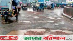 মহাসড়ক খানাখন্দে ভরা, দুর্ভোগে ১০ লাখ মানুষ