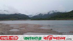 সাদা পাথর পর্যটনকেন্দ্র এখন ধু ধু বালুচর