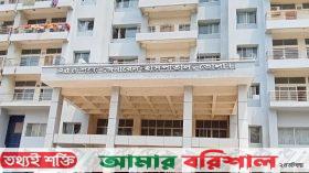 ভোলায় হাসপাতালের মেইন গেট বন্ধ থাকায় ভোগান্তি, সমাধানের আশ্বাস দিলেন জেলা প্রশাসক 