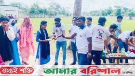 গোলাপ দিয়ে নবীন শিক্ষার্থীদের বরন করে নিলো ছাত্রদল