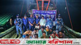 মহিপুরে যৌথ অভিযানে ট্রলিং বোটসহ ১৪ জেলে গ্রেপ্তার