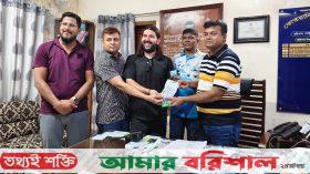 ওসি মিজানের তৎপরতায় কানাডিয়ান নাগরিক ফিরে পেলেন হারানো পাসপোর্ট ও ভিসা