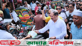 বরিশালে বিএনপি চেয়ারপারসনের উপদেষ্টার লিফলেট বিতরণ