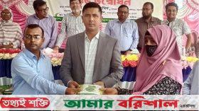 কলাপাড়ায় কৃষকদের মাঝে বিনা মূল্যে বীজ ও সার বিতরণ