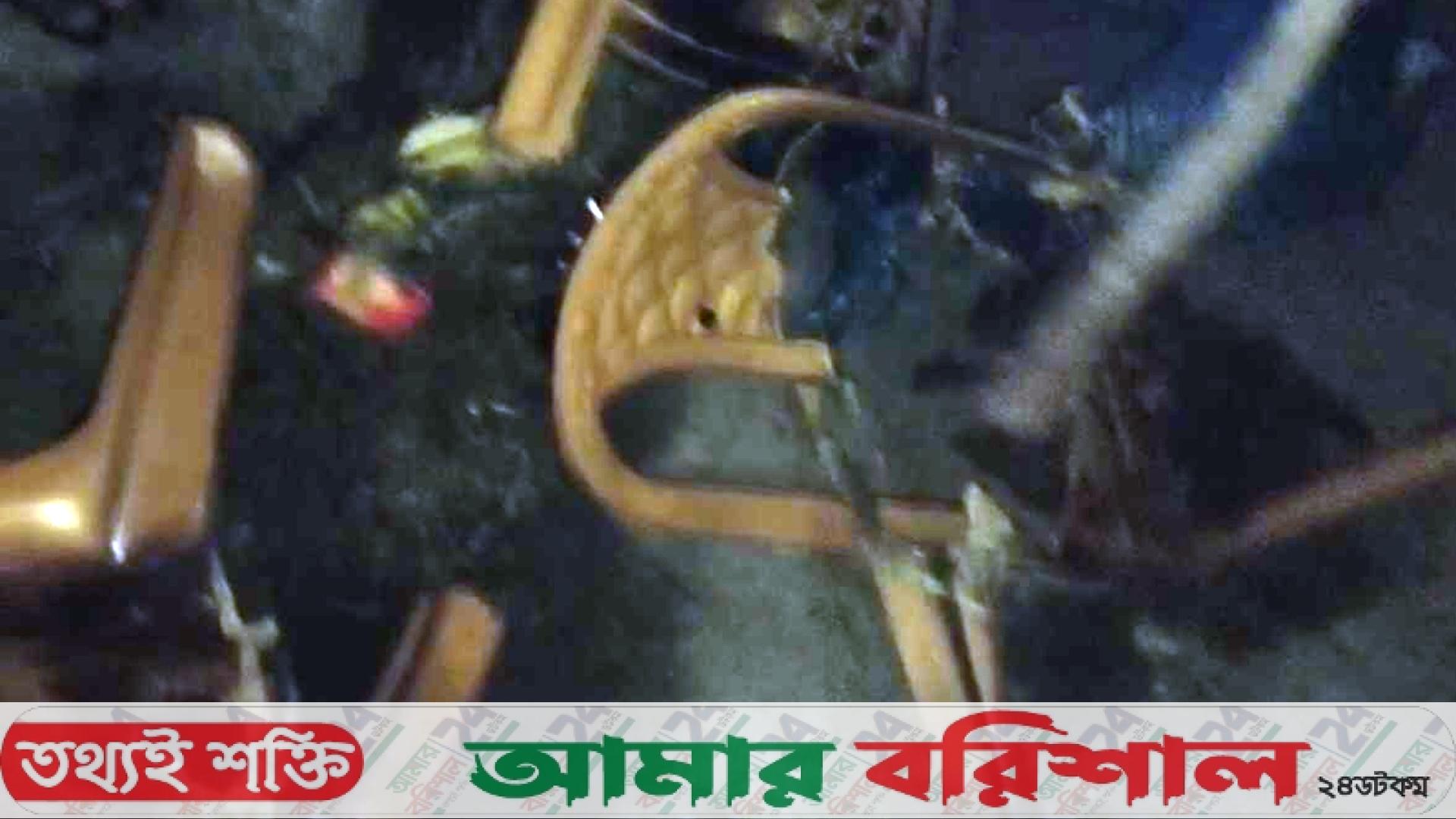 মধ্য রাতে বরিশালে বিএনপির কার্যালয়ে অগ্নিসংযোগ