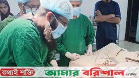 বরিশালে প্রথমবারের মতো হাটু না কেটে লিগামেন্ট ইনজুরির চিকিৎসা