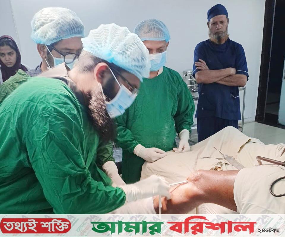 বরিশালে প্রথমবারের মতো হাটু না কেটে লিগামেন্ট ইনজুরির চিকিৎসা