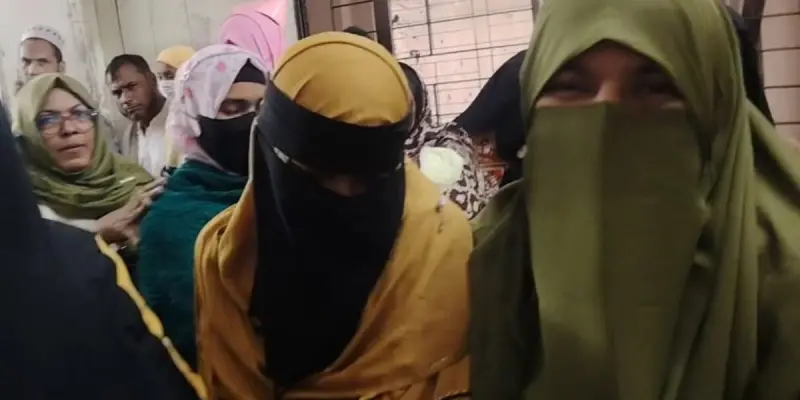 পটুয়াখালী হাসপাতালে ২ নারী দালাল আটক