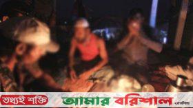 ফার্নিচারের কারখানার আড়ালে বসে মাদকের আসর