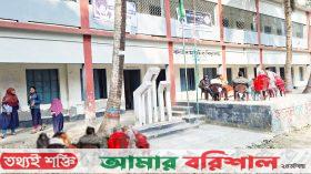 আগৈলঝাড়ায় ক্লাস রেখে শিক্ষকদের গল্প, ভর্তি ফি নৈরাজ্য !