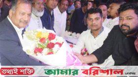 নবাগত তথ্য মন্ত্রীকে ফুলের শুভেচ্ছা জানালেন বরিশাল জেলা ছাত্রদল