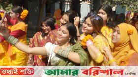 ভোটের আমেজে শেষে বরিশালে ফাগুনের উৎসব