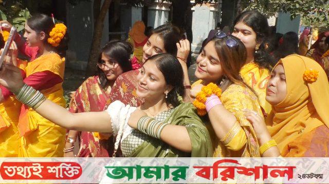 ভোটের আমেজে শেষে বরিশালে ফাগুনের উৎসব