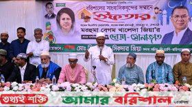 সাংবাদিকদের নিয়ে ইফতার করলেন বিএনপির নেতা জিয়া