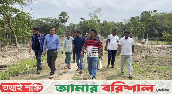 বরিশালে স্বনির্ভর খাল পরিদর্শনে ডিসি, অবৈধ স্থাপনা উচ্ছেদের নির্দেশ