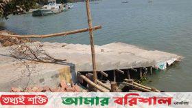 ঝালকাঠিতে উদ্বোধনের আগেই ঘাটলায় ফাটল