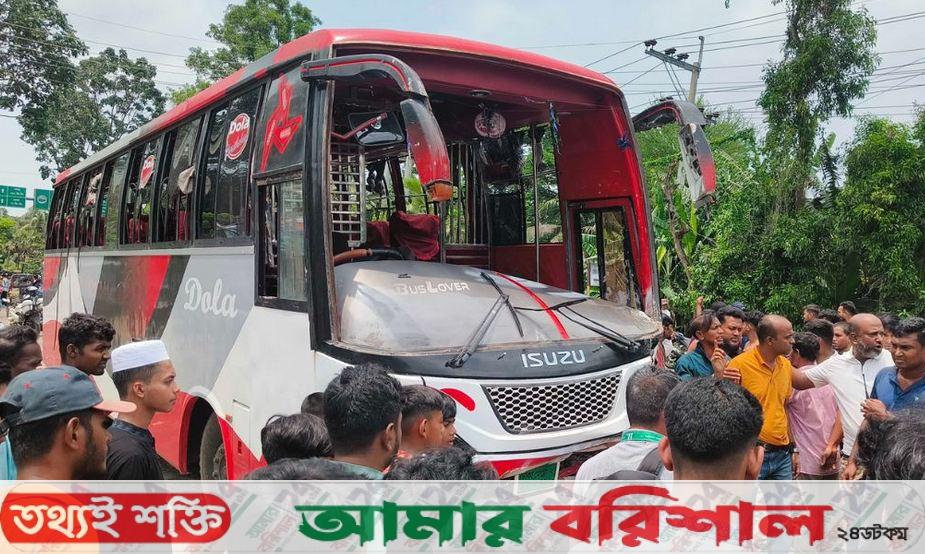 বাস-মোটরসাইকেল সংঘর্ষে নিহত ৫