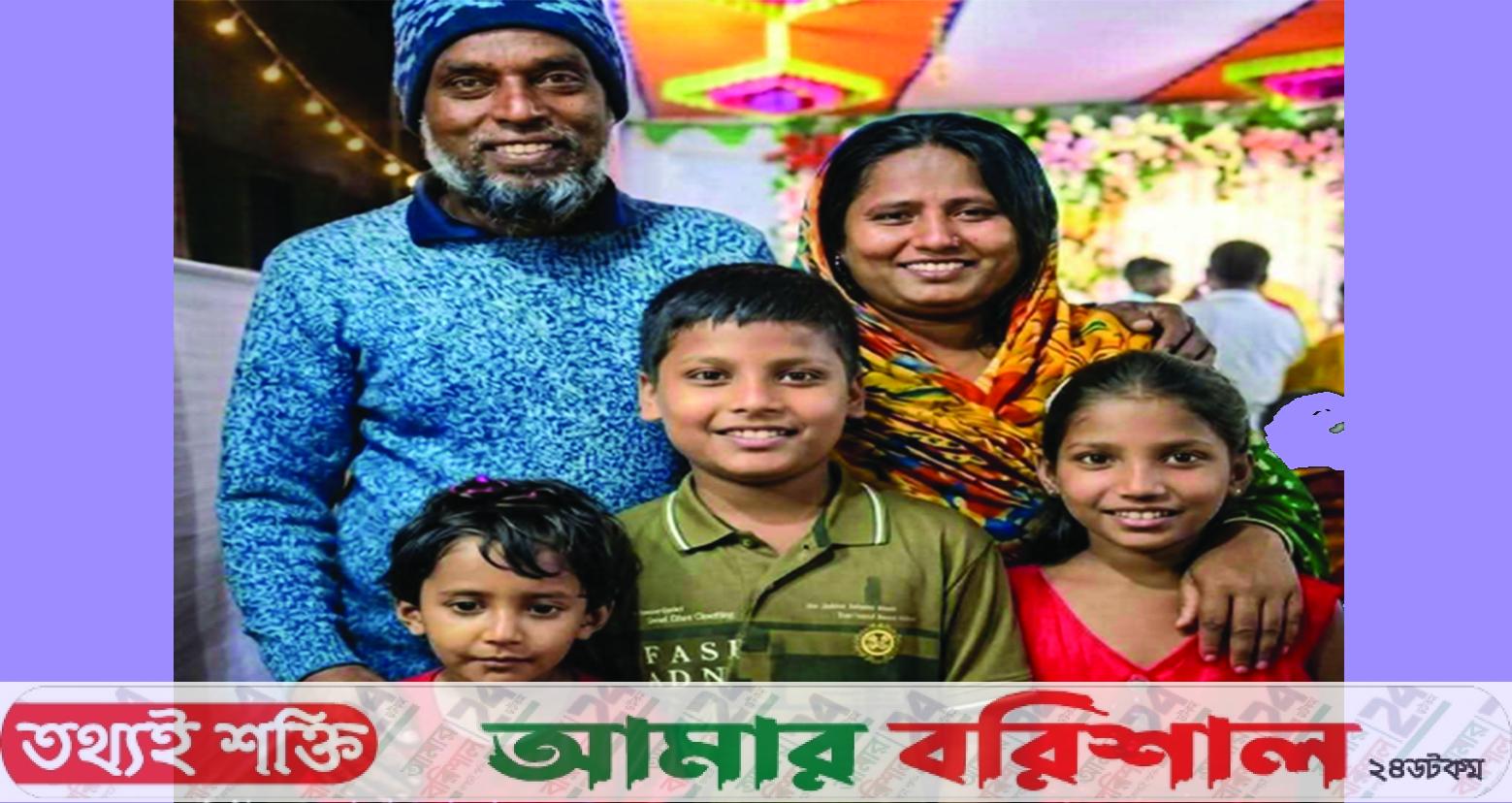 পাশাপাশি কবরে শায়িত হলেন স্বামী-স্ত্রী ও তিন সন্তান