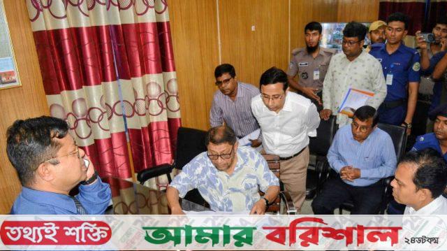বরিশালে হঠাৎ হাসপাতাল পরিদর্শনে স্বাস্থ্যমন্ত্র‍ী, কর্মী বরখাস্ত
