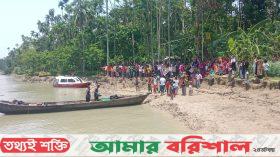 ছাদ থেকে নদীতে পরে কিশোর নিখোঁজ, লঞ্চের সময়সূচি স্থগিত