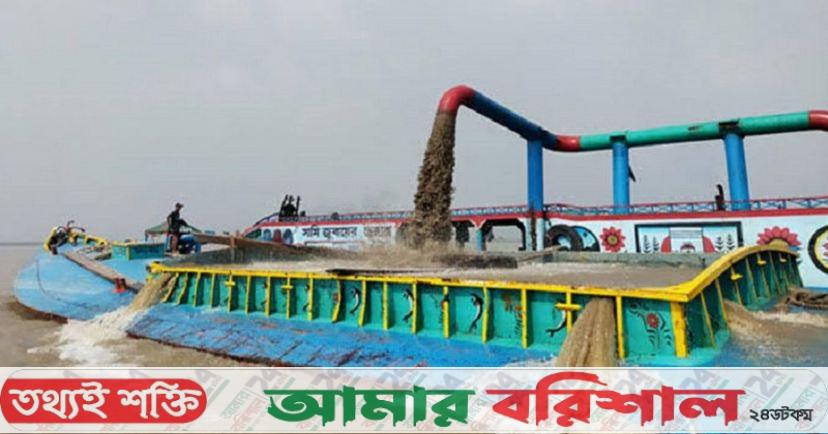 হুমকিতে মেহেন্দিগঞ্জের চরাঞ্চল, ড্রেজারে চলছে বালু উত্তোলন