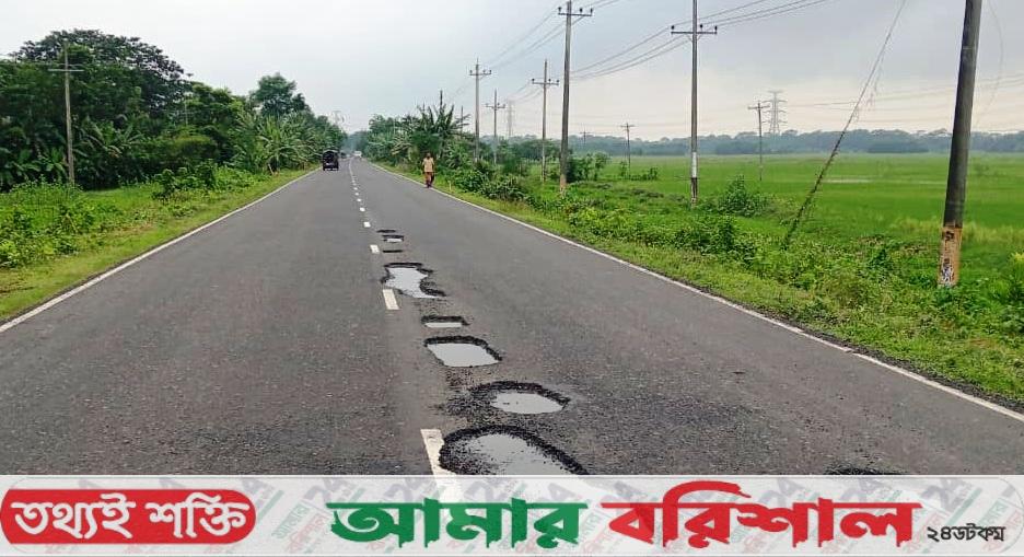 সংস্কারের ১৫ দিনের মাথায় খানাখন্দে ভরপুর,ভোগান্তি চরমে