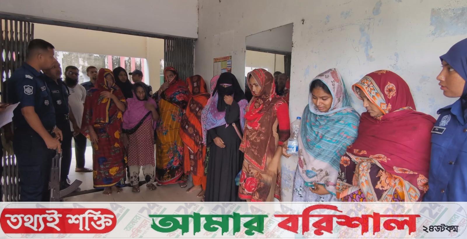 আগৈলঝাড়া থানায় হামলার ঘটনায় ১৮ জন গ্রেপ্তার