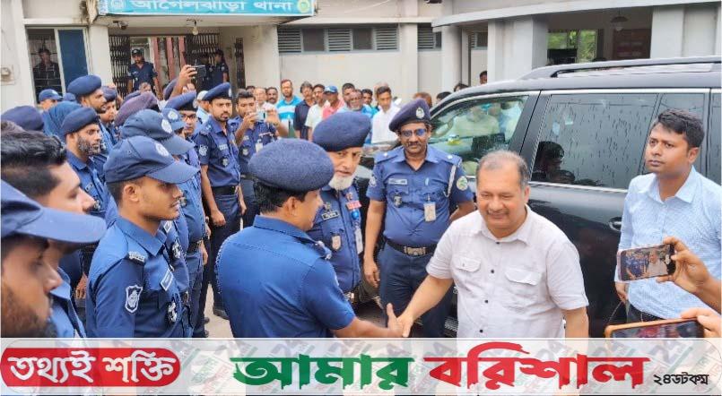 হামলা চালানো সেই আগৈলঝাড়া থানা পরিদর্শনে তথ্যমন্ত্রী
