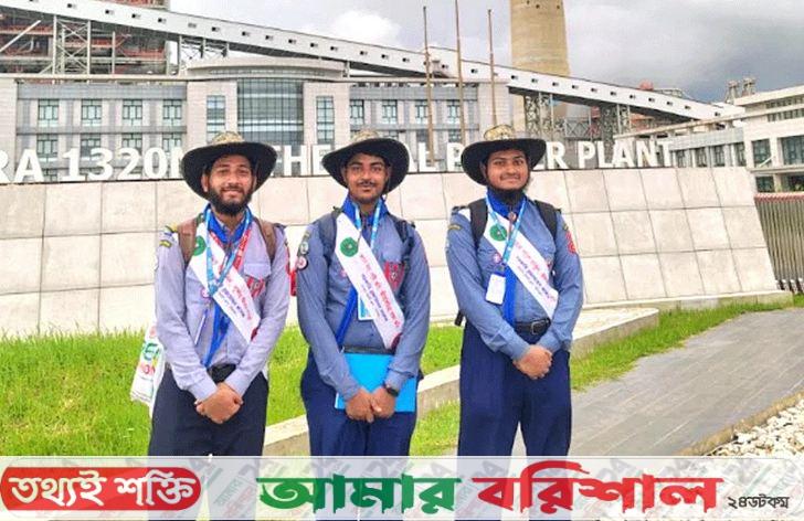 বরিশাল থেকে হেঁটে কুয়াকাটা পৌঁছেছেন তিন রোভার