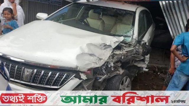 বরিশালে অ্যাম্বুলেন্স-প্রাইভেটকার সংঘর্ষে আহত ৪