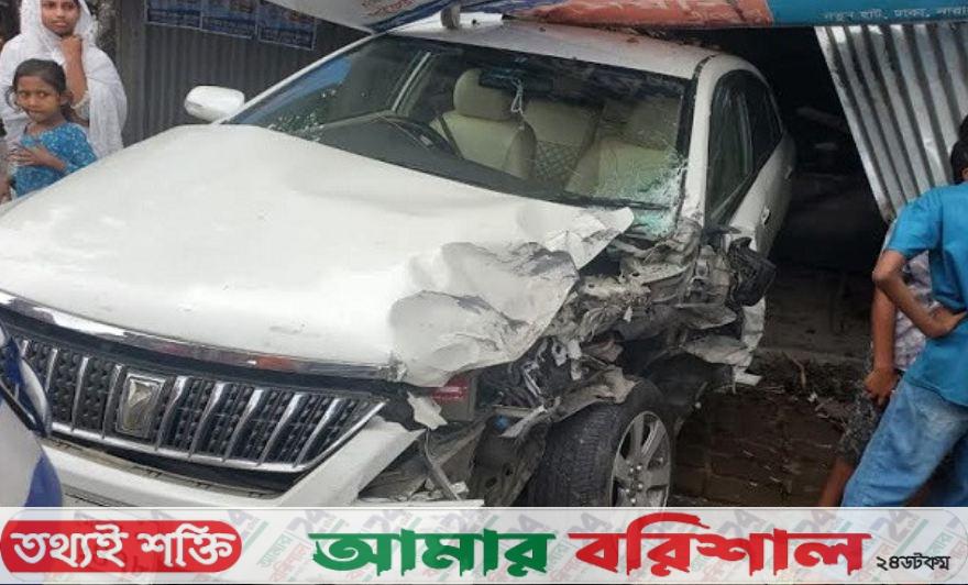 বরিশালে অ্যাম্বুলেন্স-প্রাইভেটকার সংঘর্ষে আহত ৪