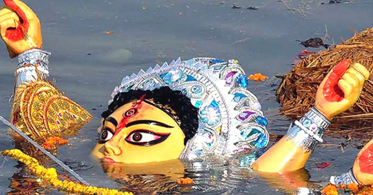 বিসর্জনে বিদায় নিলেন দেবী দুর্গা