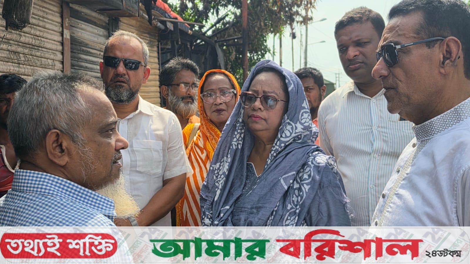 বরিশালে অগ্নিকাণ্ডে ক্ষতিগ্রস্ত এলাকা পরিদর্শন করলেন বিসিসি প্রশাসক