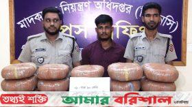 বরিশালে পিকআপের গোপন চেম্বার থেকে ৯০ কেজি গাঁজা উদ্ধার, গ্রেপ্তার ১