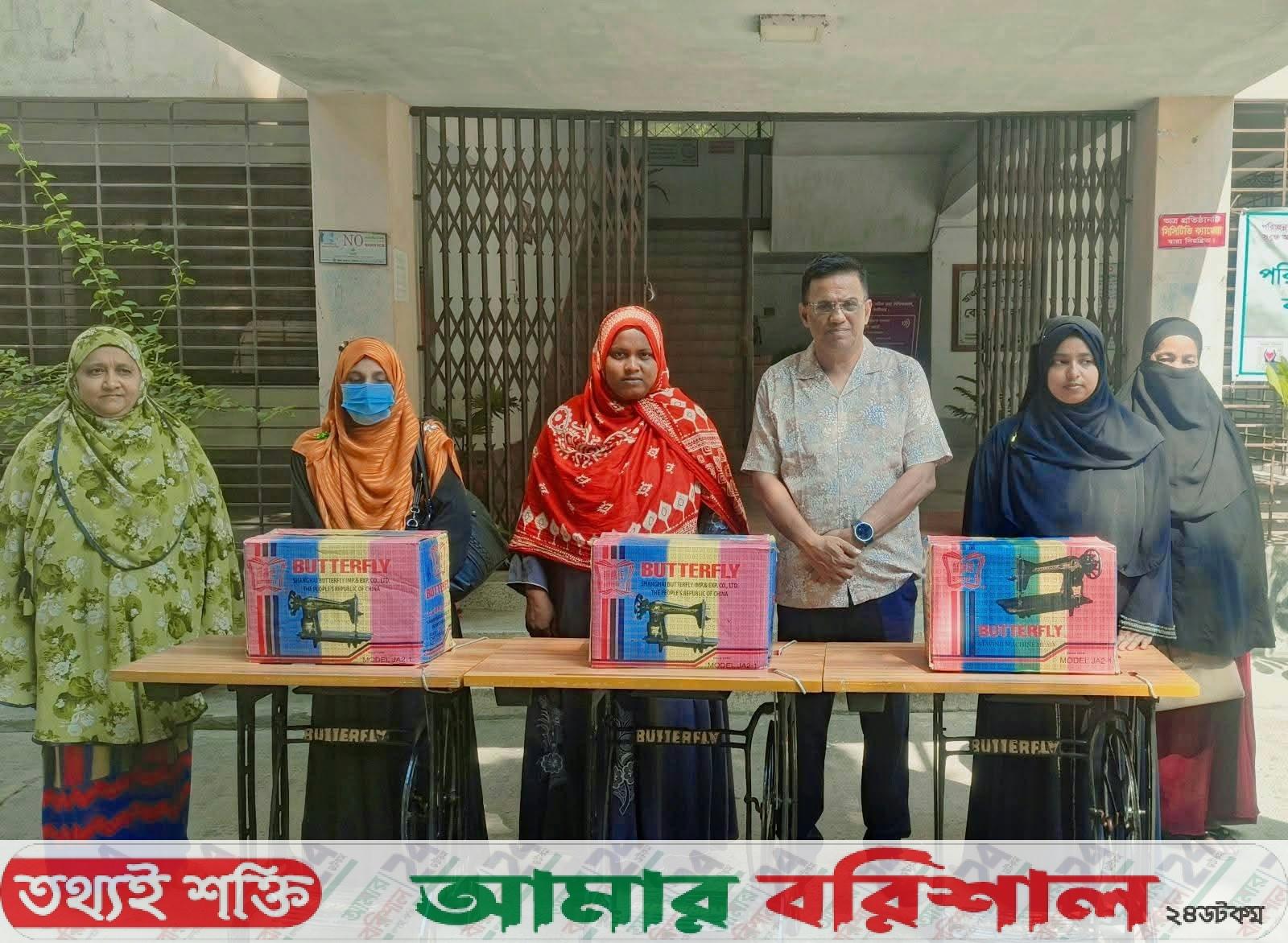 তিন নারীর হাতে সেলাই মেশিন, নতুন স্বপ্নের হাতছানি